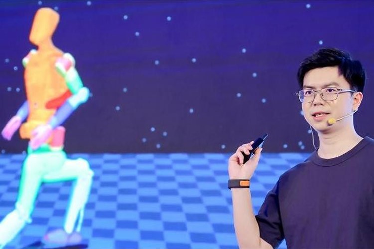 天才少年稚晖君U8集团机器人走路进场！AI模型做大脑，目标售价20万以内
